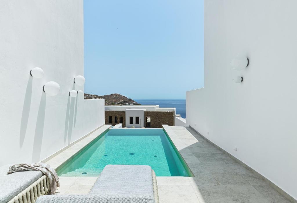 LYO II Boutique Suites Mykonos - Junior Suite with Private Pool and Jetted Tub
