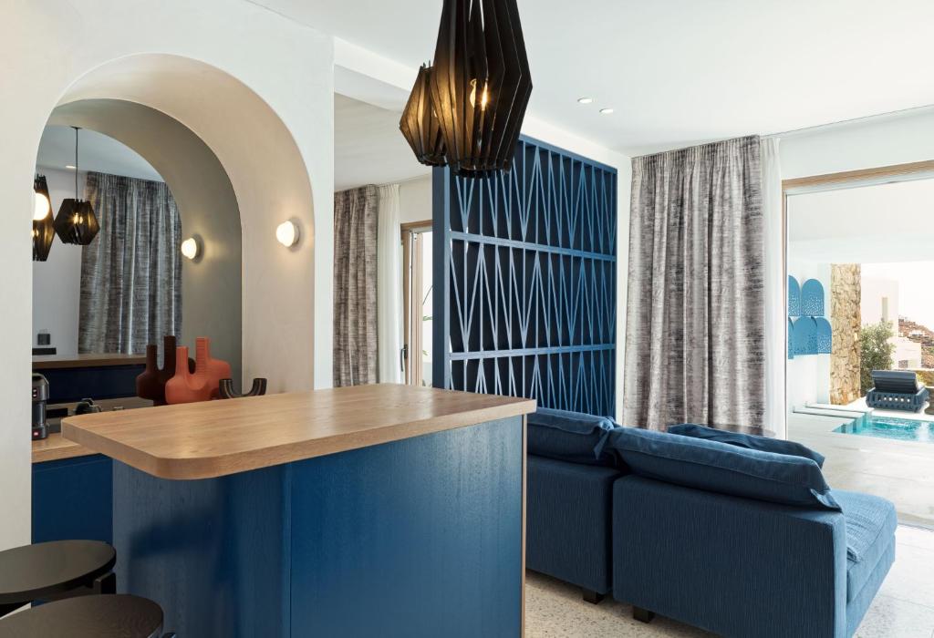LYO II Boutique Suites Mykonos - Hideaway Sea View Villa with Private Pool and Outdoor Jetted Tub