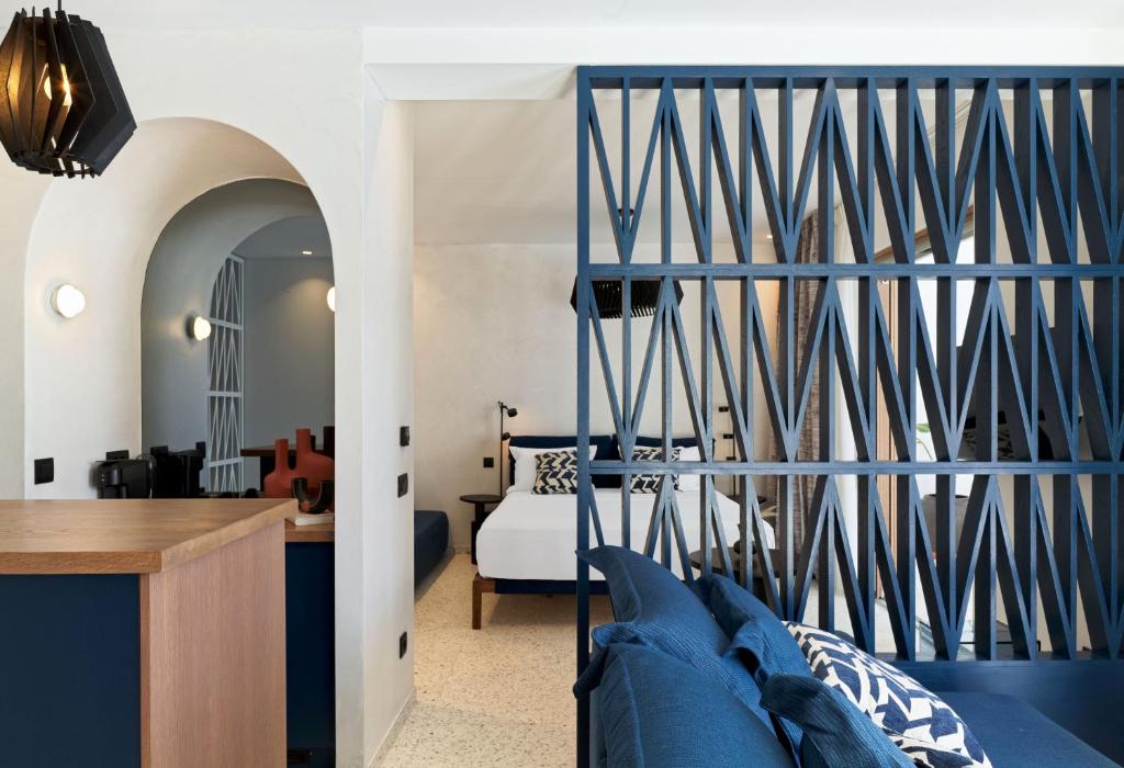 LYO II Boutique Suites Mykonos - Hideaway Sea View Villa with Private Pool and Outdoor Jetted Tub