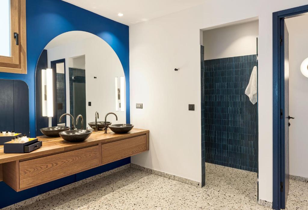 LYO II Boutique Suites Mykonos - Alcove Villa with Private Pool and Outdoor Jetted Tub