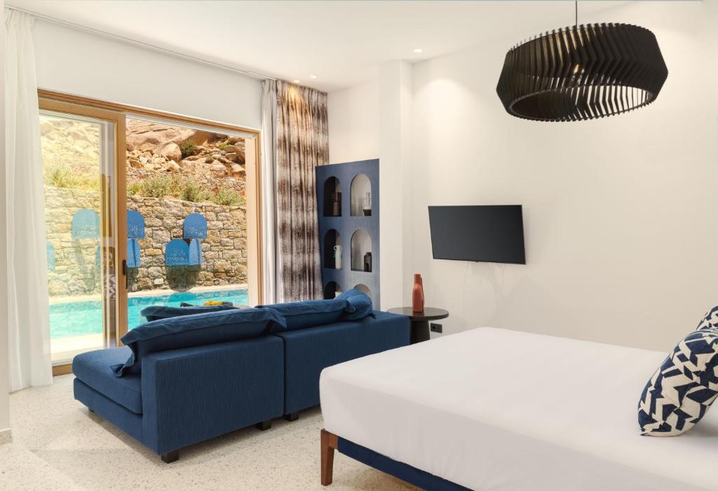 LYO II Boutique Suites Mykonos - Paradise Villa with Private Pool and Outdoor Jetted Tub