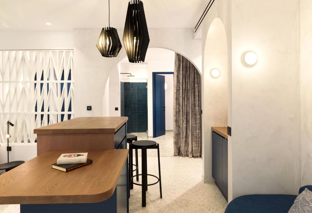 LYO II Boutique Suites Mykonos - Paradise Villa with Private Pool and Outdoor Jetted Tub