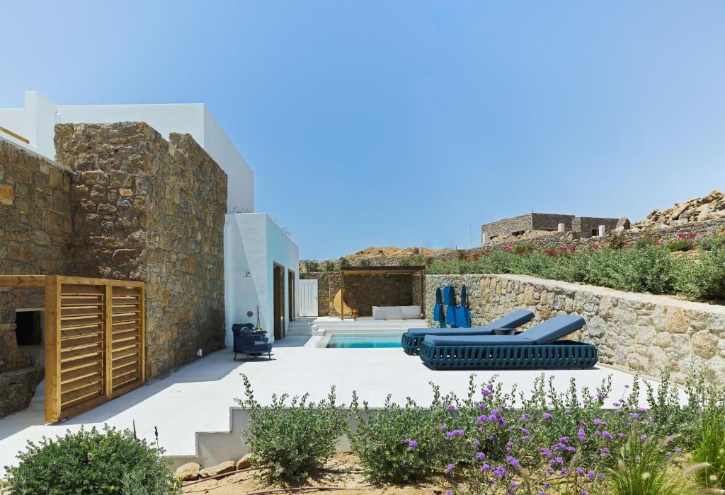 LYO II Boutique Suites Mykonos - Paradise Villa with Private Pool and Outdoor Jetted Tub
