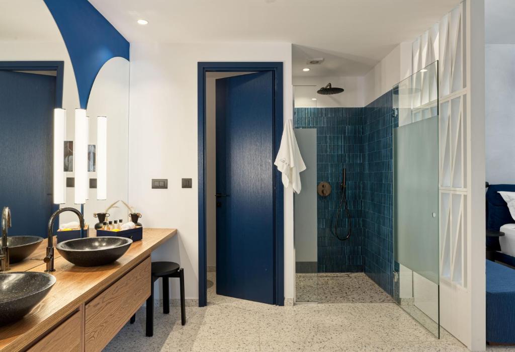 LYO II Boutique Suites Mykonos - Hideaway Sea View Villa with Private Pool and Outdoor Jetted Tub