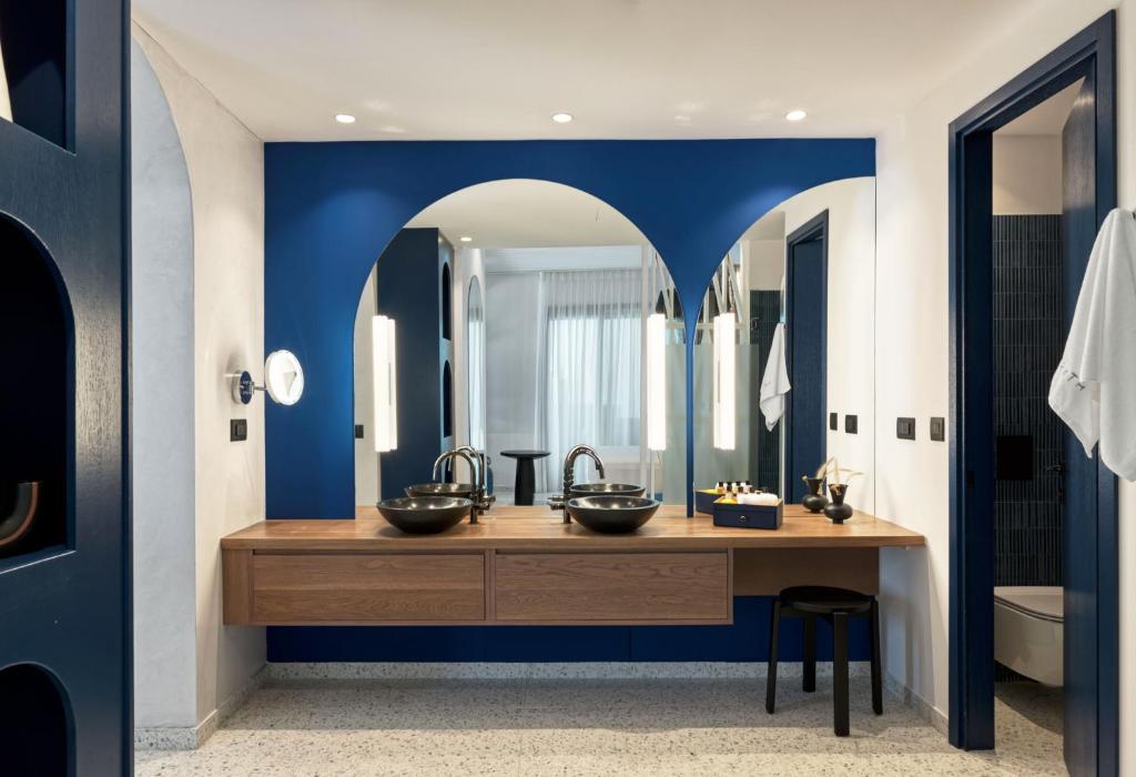 LYO II Boutique Suites Mykonos - Hideaway Sea View Villa with Private Pool and Outdoor Jetted Tub