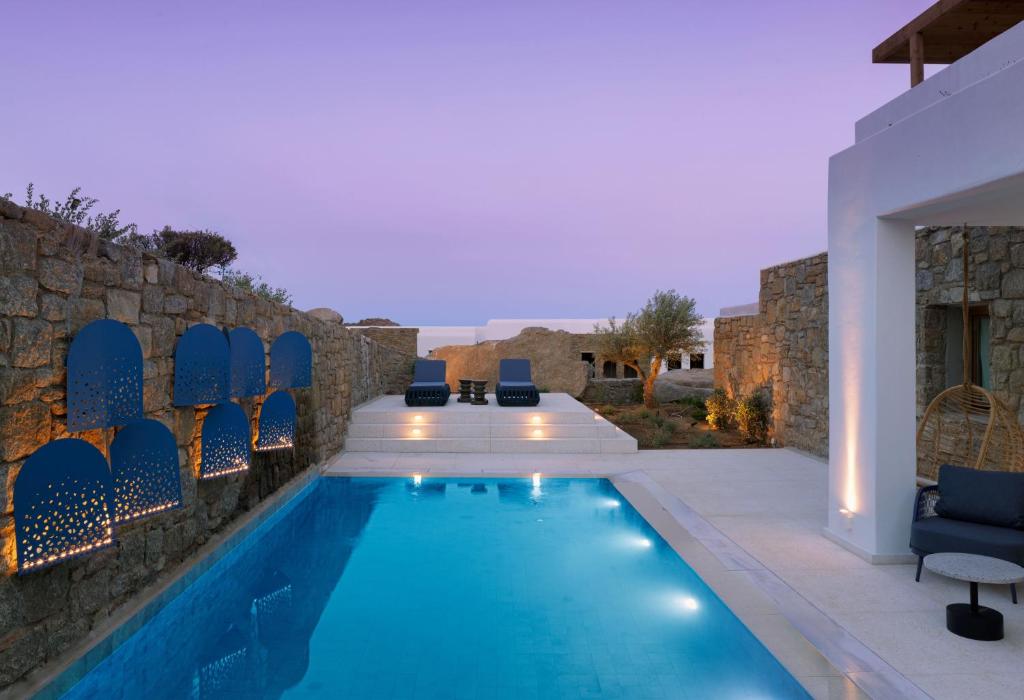LYO II Boutique Suites Mykonos - Paradise Villa with Private Pool and Outdoor Jetted Tub
