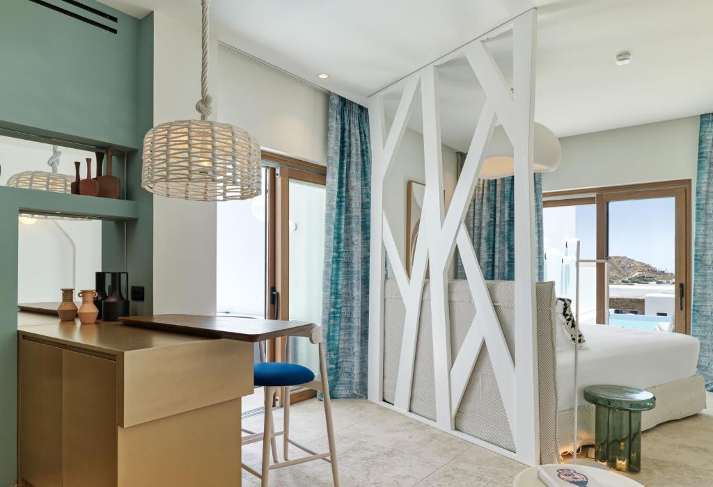 LYO II Boutique Suites Mykonos - Junior Suite with Private Pool and Jetted Tub