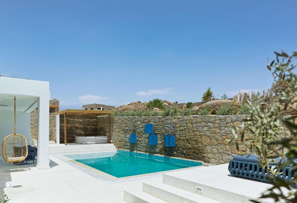 LYO II Boutique Suites Mykonos - Paradise Villa with Private Pool and Outdoor Jetted Tub