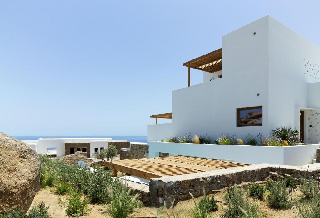 LYO II Boutique Suites Mykonos - Paradise Villa with Private Pool and Outdoor Jetted Tub