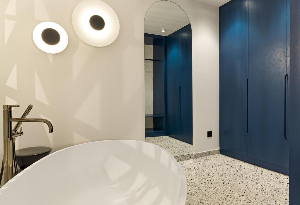 LYO II Boutique Suites Mykonos - Paradise Villa with Private Pool and Outdoor Jetted Tub