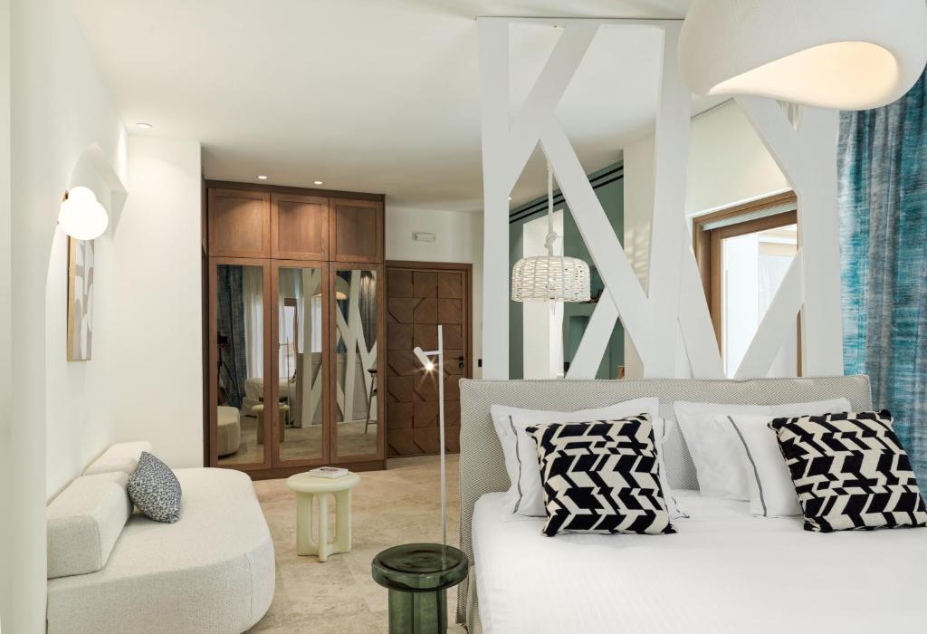 LYO II Boutique Suites Mykonos - Junior Suite with Private Pool and Jetted Tub