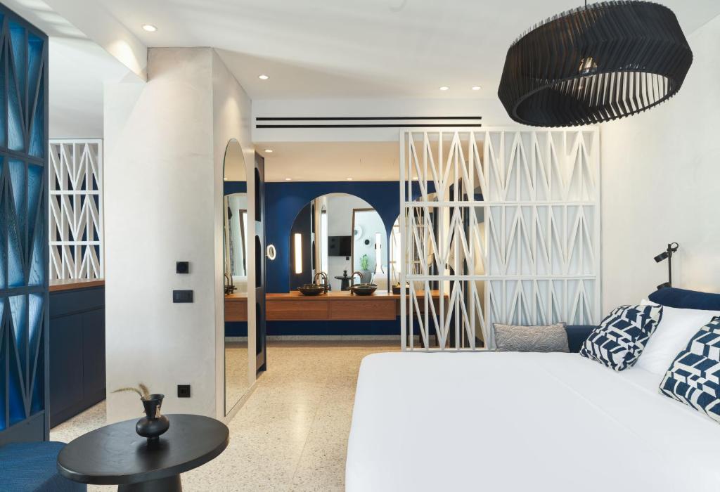 LYO II Boutique Suites Mykonos - Hideaway Sea View Villa with Private Pool and Outdoor Jetted Tub
