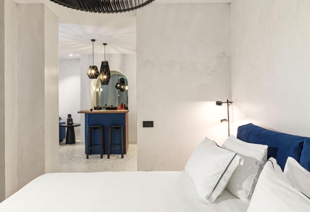LYO II Boutique Suites Mykonos - Alcove Villa with Private Pool and Outdoor Jetted Tub