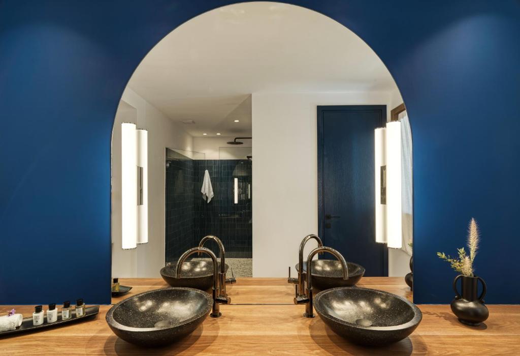 LYO II Boutique Suites Mykonos - Paradise Villa with Private Pool and Outdoor Jetted Tub
