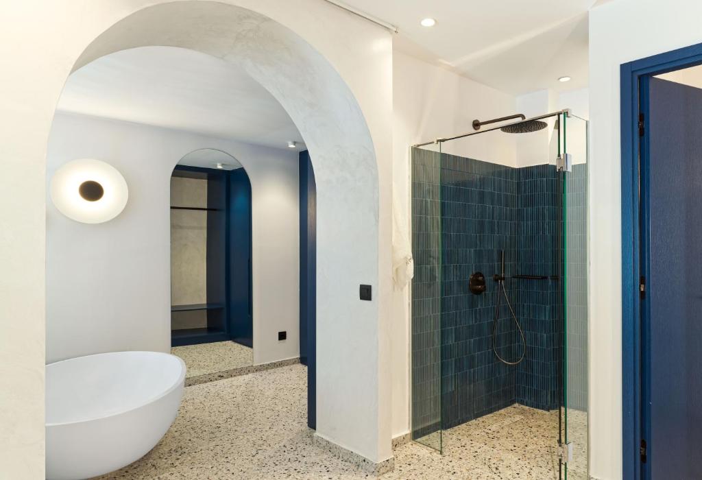 LYO II Boutique Suites Mykonos - Paradise Villa with Private Pool and Outdoor Jetted Tub