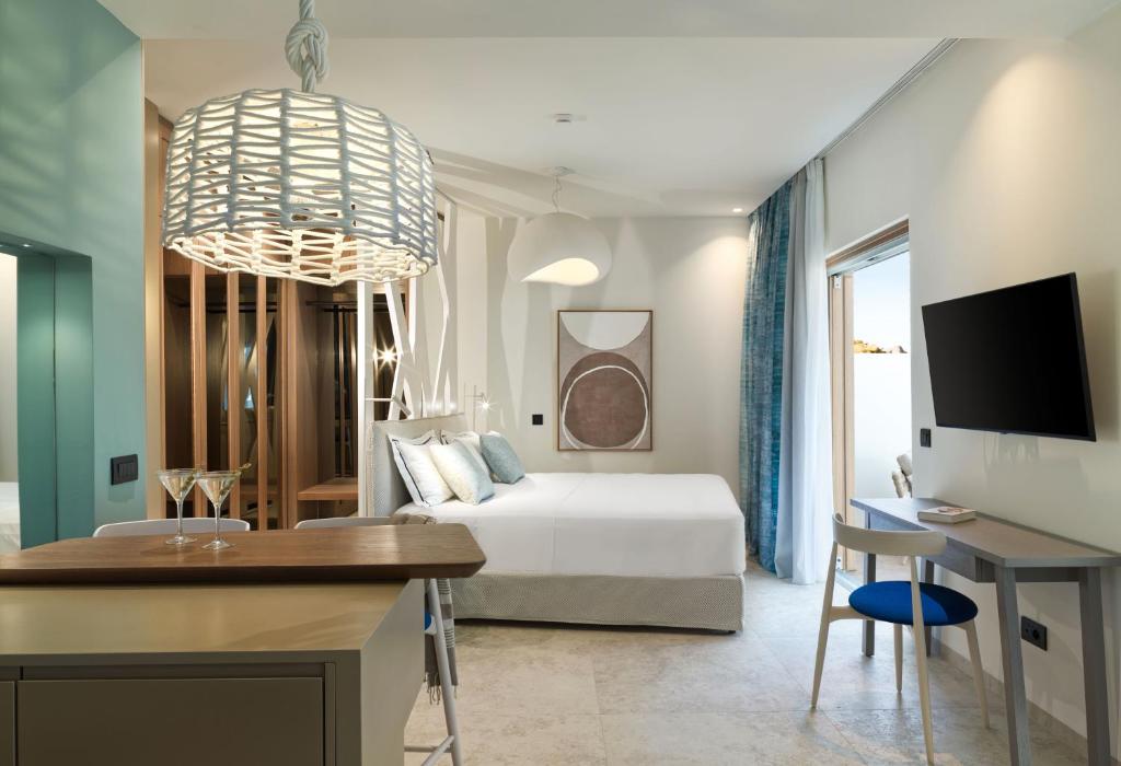 LYO II Boutique Suites Mykonos - Junior Suite with Private Pool & Extended Terrace
