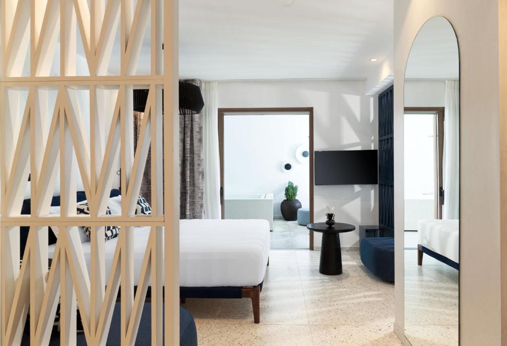 LYO II Boutique Suites Mykonos - Hideaway Sea View Villa with Private Pool and Outdoor Jetted Tub