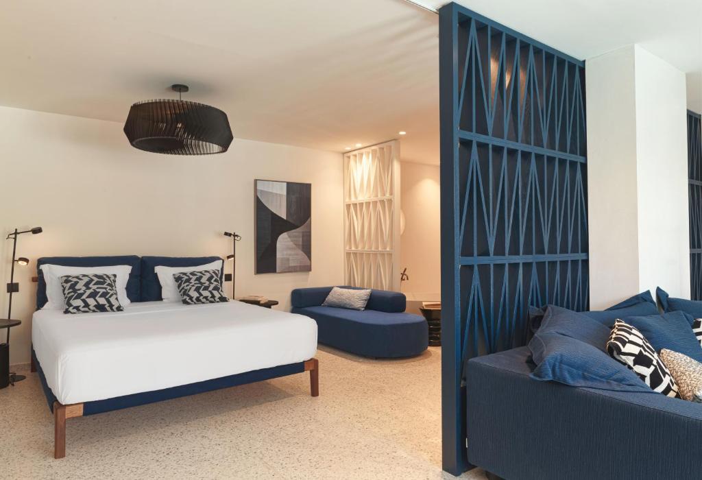 LYO II Boutique Suites Mykonos - Paradise Villa with Private Pool and Outdoor Jetted Tub