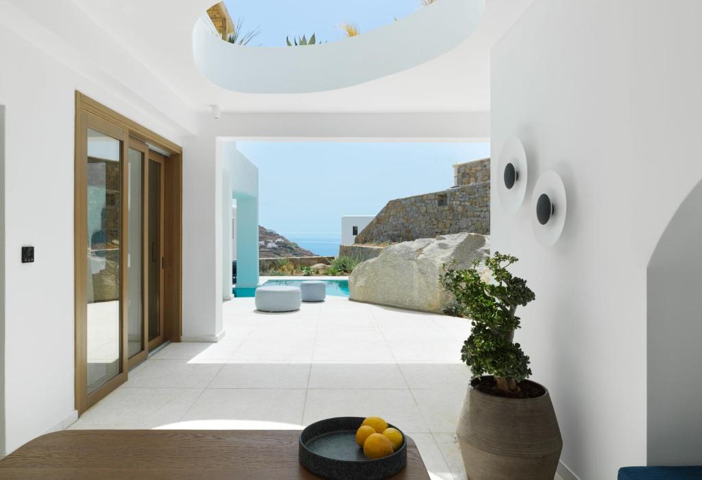 LYO II Boutique Suites Mykonos - Hideaway Sea View Villa with Private Pool and Outdoor Jetted Tub