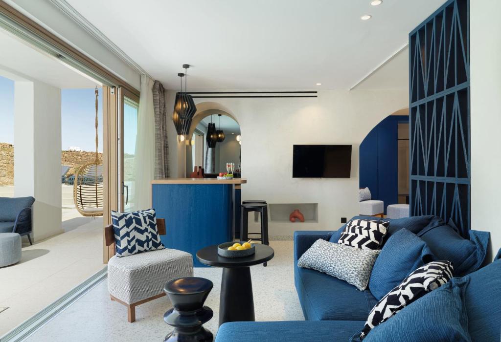 LYO II Boutique Suites Mykonos - Paradise Villa with Private Pool and Outdoor Jetted Tub