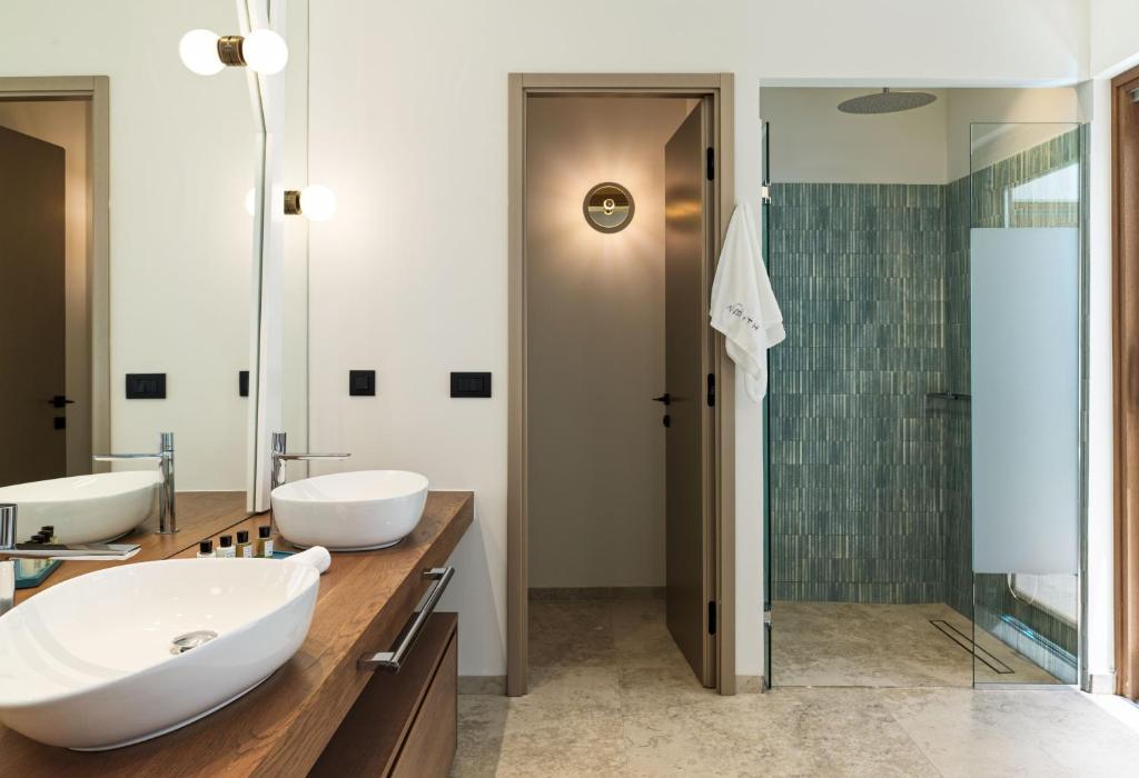 LYO II Boutique Suites Mykonos - Junior Suite with Private Pool and Jetted Tub