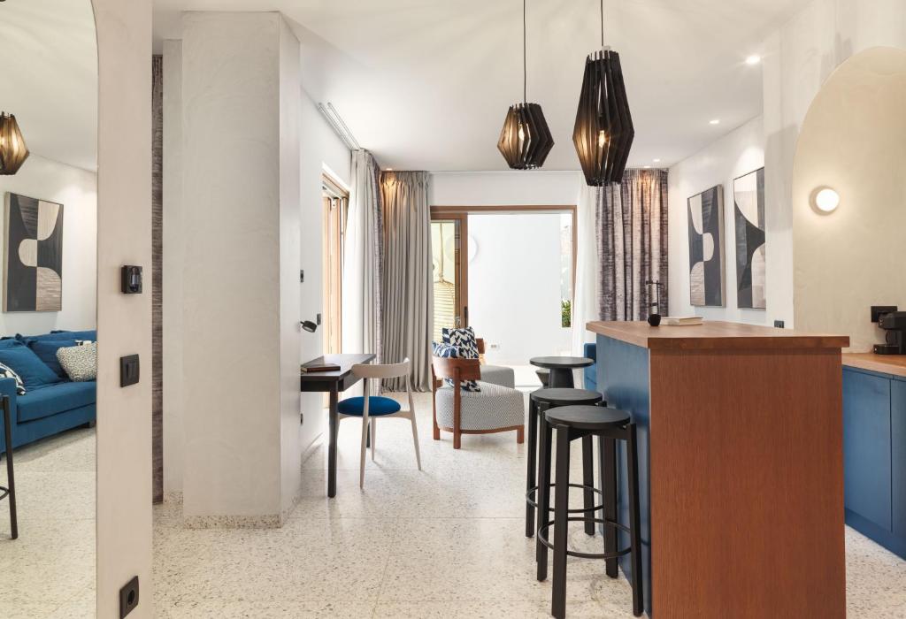 LYO II Boutique Suites Mykonos - Alcove Villa with Private Pool and Outdoor Jetted Tub