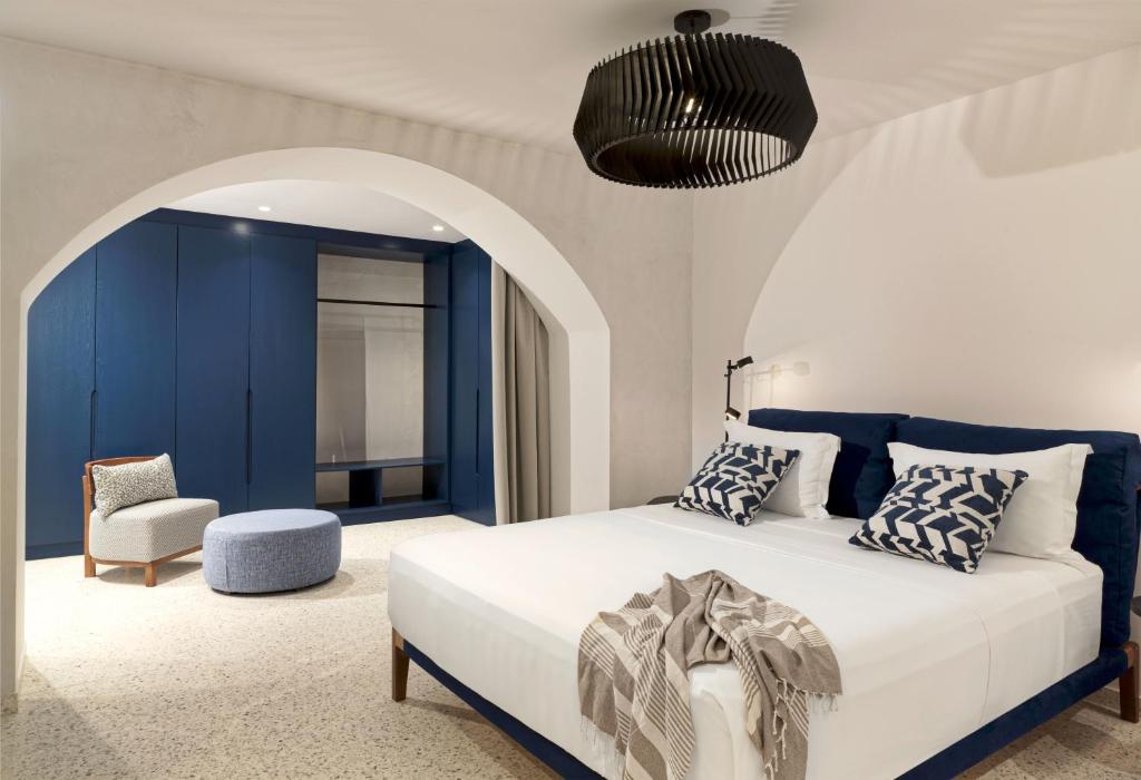 LYO II Boutique Suites Mykonos - Paradise Villa with Private Pool and Outdoor Jetted Tub