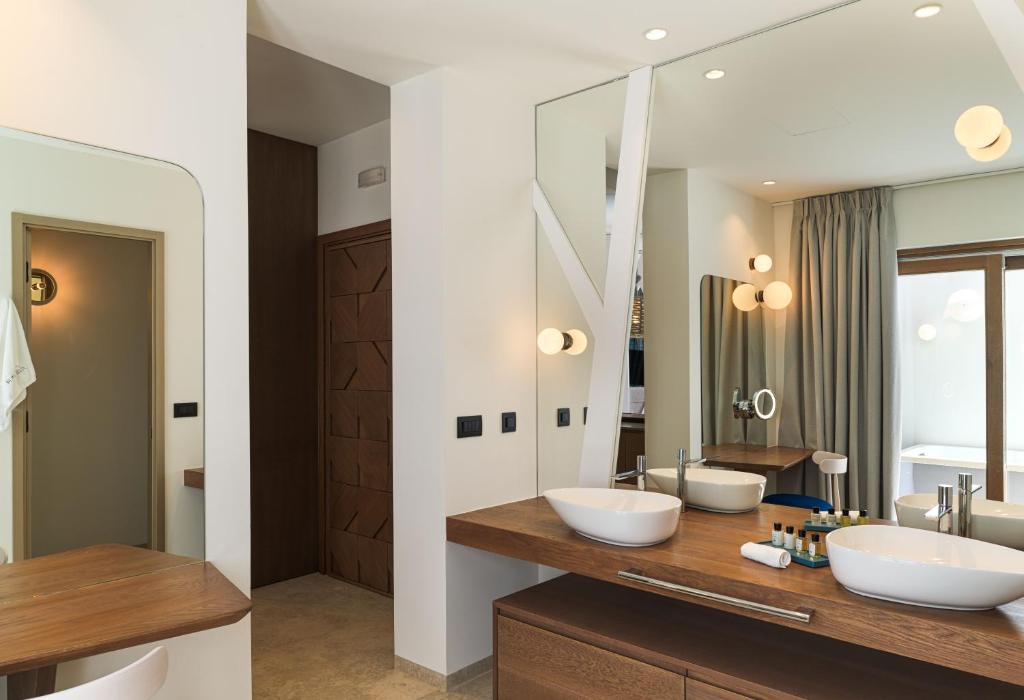 LYO II Boutique Suites Mykonos - Junior Suite with Private Pool and Jetted Tub