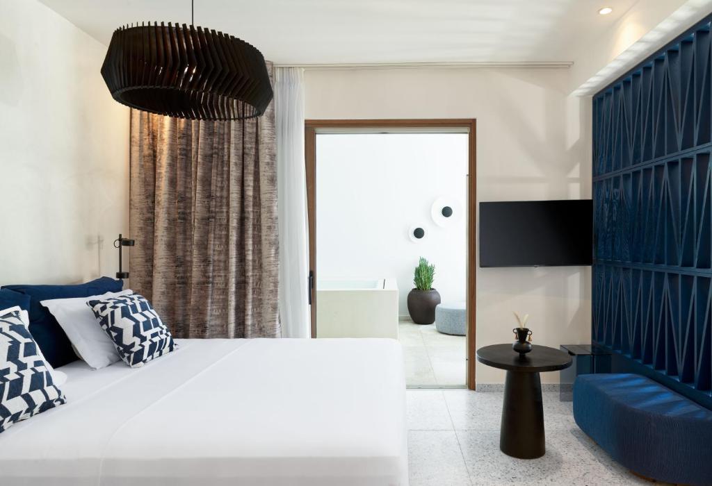 LYO II Boutique Suites Mykonos - Hideaway Sea View Villa with Private Pool and Outdoor Jetted Tub
