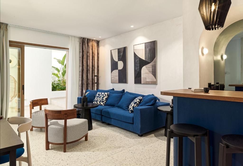 LYO II Boutique Suites Mykonos - Alcove Villa with Private Pool and Outdoor Jetted Tub