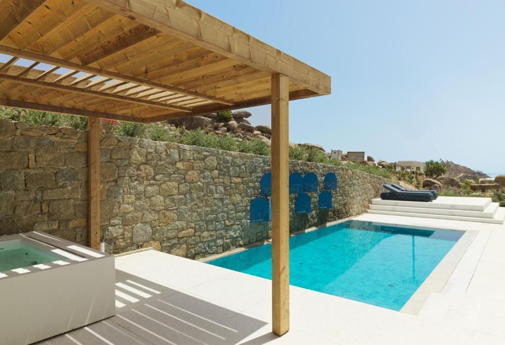 LYO II Boutique Suites Mykonos - Paradise Villa with Private Pool and Outdoor Jetted Tub