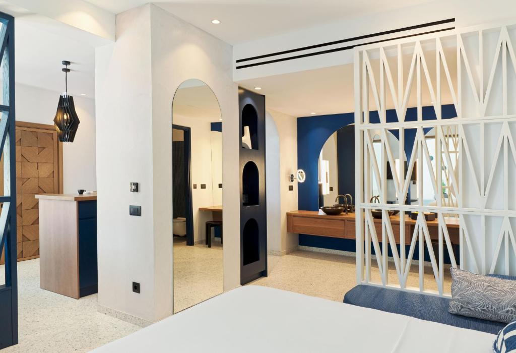 LYO II Boutique Suites Mykonos - Hideaway Sea View Villa with Private Pool and Outdoor Jetted Tub