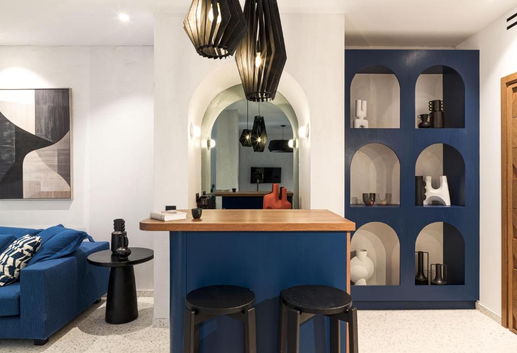 LYO II Boutique Suites Mykonos - Alcove Villa with Private Pool and Outdoor Jetted Tub