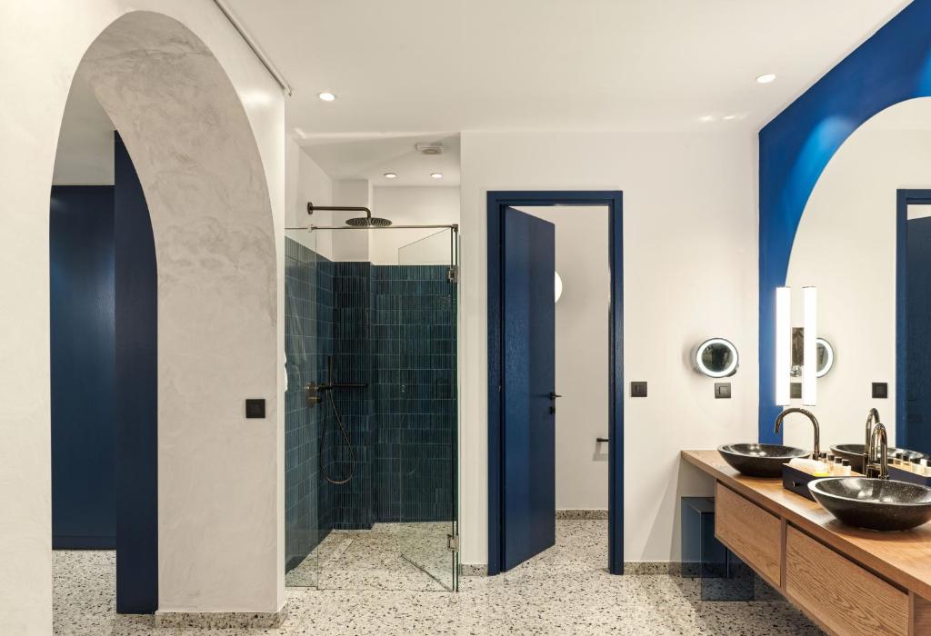 LYO II Boutique Suites Mykonos - Paradise Villa with Private Pool and Outdoor Jetted Tub